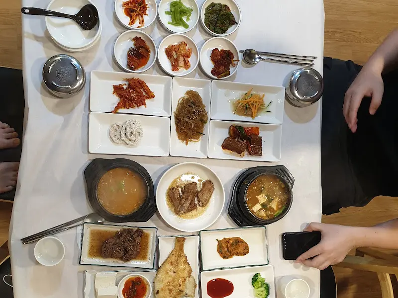 항공샷으로 찍은 향나무정식