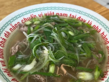 혼밥러의 미식 방랑: 김포 장기역에서 찾은 베트남의 향기, 꾸아에서 만끽하는 쌀국수 맛집 기행