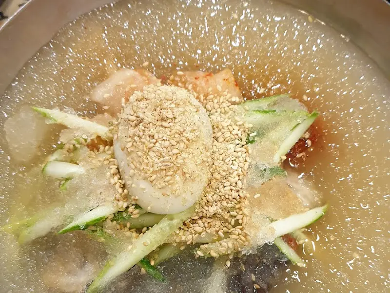 살얼음 동동 물냉면