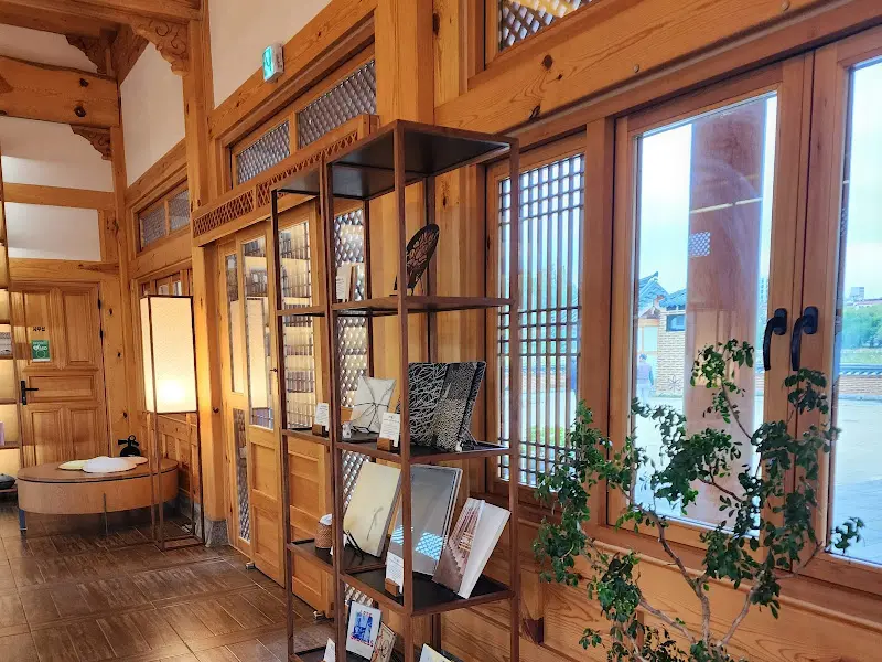 연화정도서관 내부 인테리어