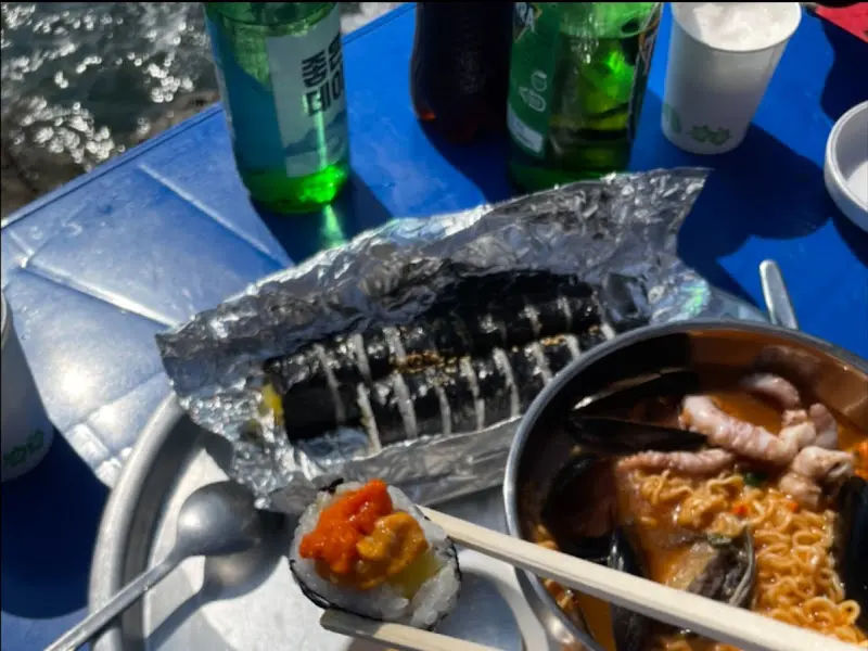 바다를 바라보며 즐기는 해산물 한 상