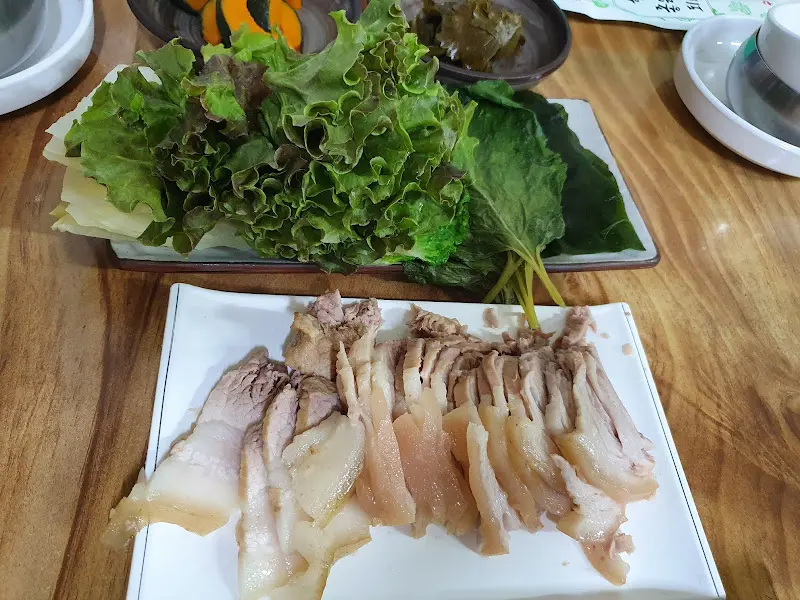 윤기가 좔좔 흐르는 수육