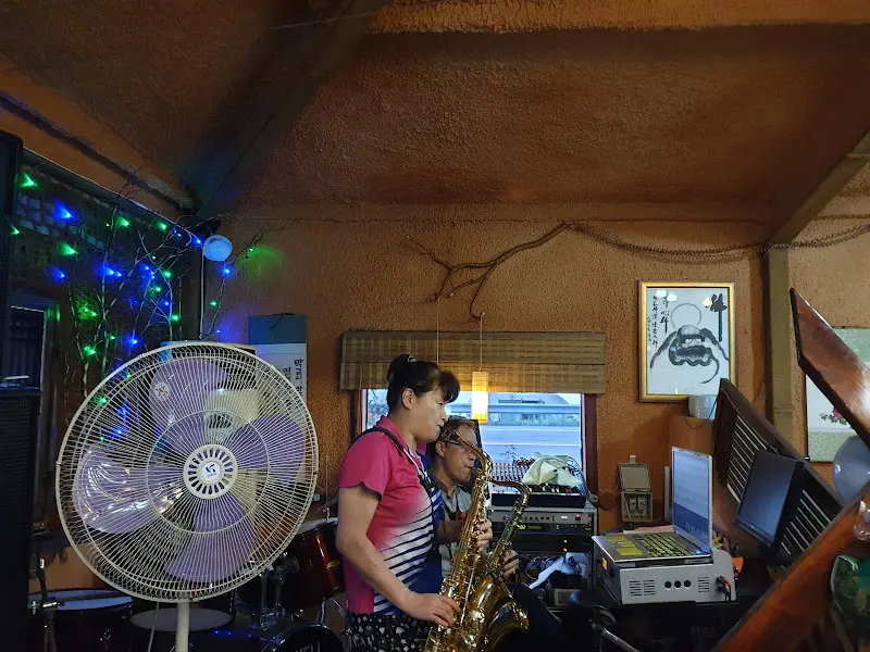 흥겨운 라이브 공연