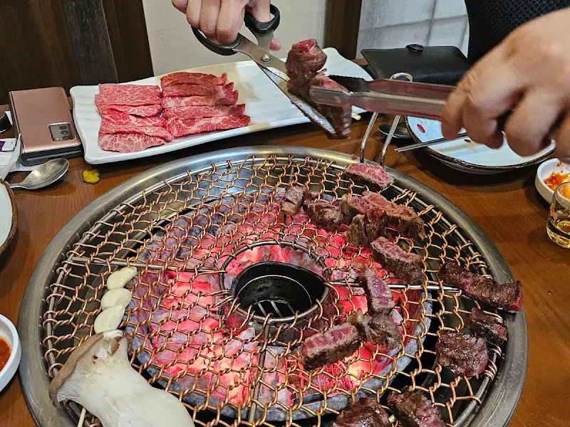 숯불 위에 구워지는 한우