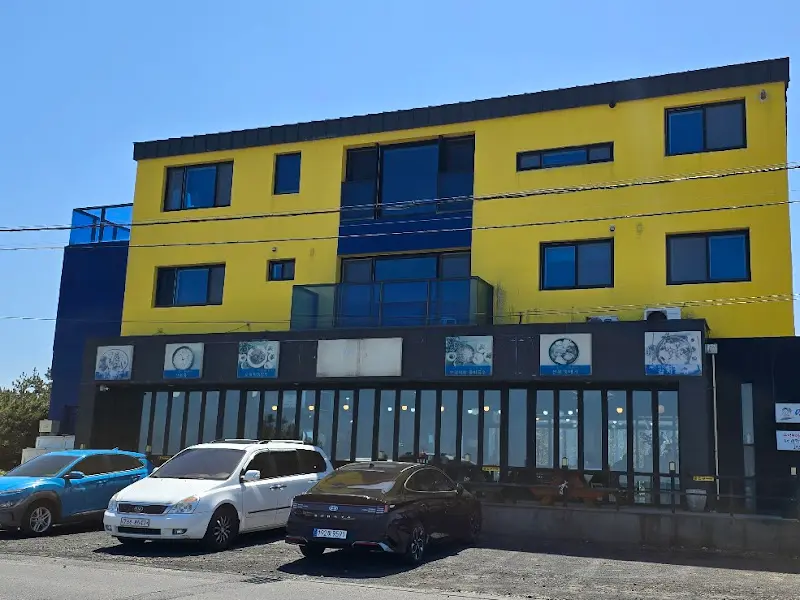 민경이네 어등포해녀촌 식당 외관