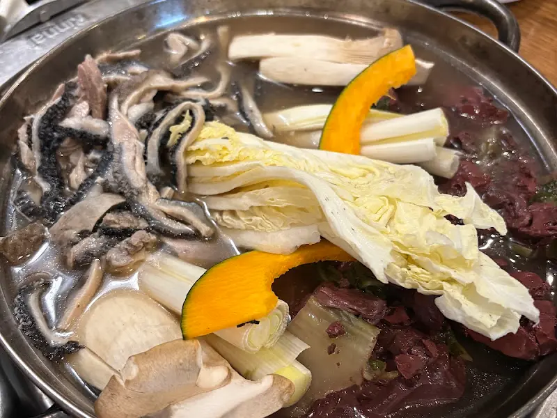 전골 요리에 들어간 여러가지 재료들