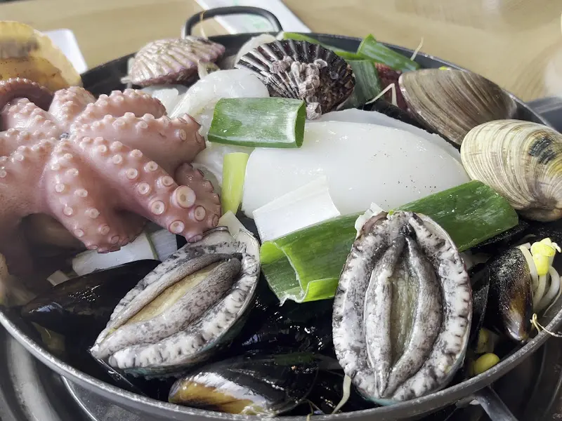 통문어 해물칼국수