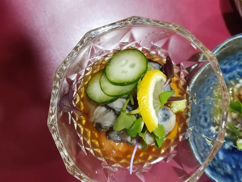 싱싱한 해산물과 채소의 조화