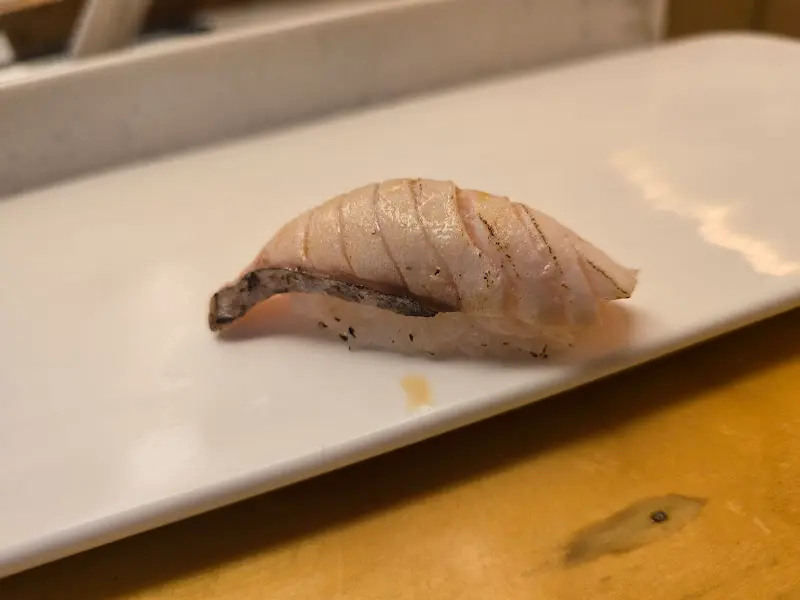 불맛을 입힌 고소한 풍미의 스시