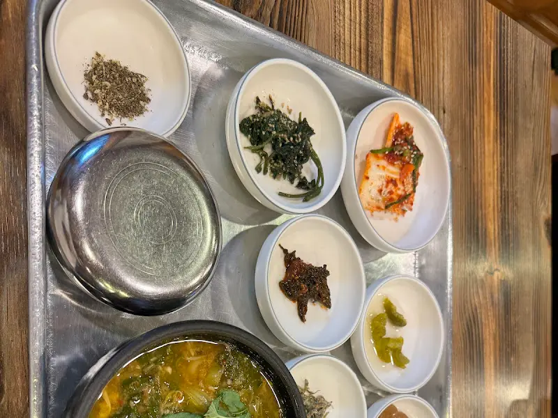 추어탕과 반찬 전체샷