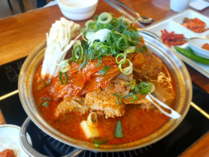 묵은지 감자탕 비주얼 쇼크