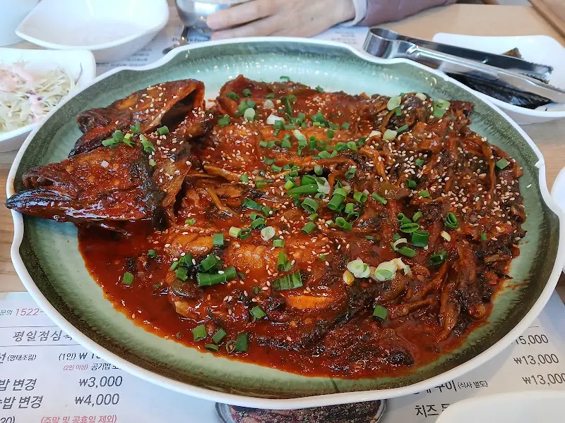 푸짐한 꺼먹지 명태조림 한 상 차림