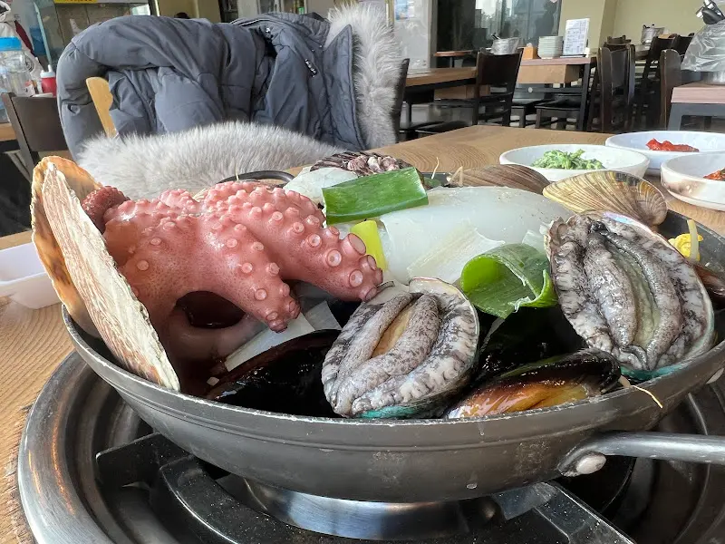 해산물 가득한 냄비