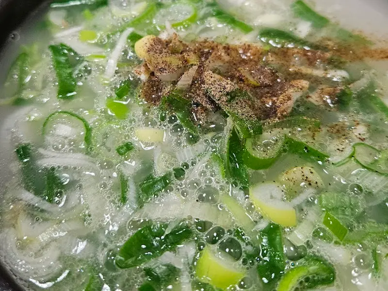 파가 듬뿍 올려진 설렁탕