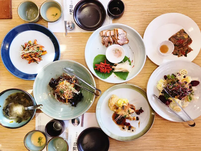 한 상 가득 차려진 마실정식의 모습