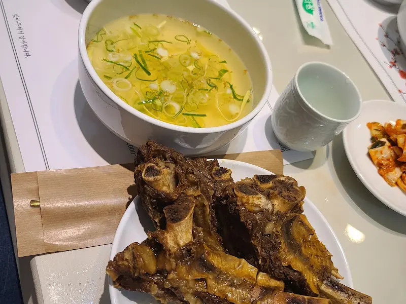 푸짐한 갈비탕 한 상 차림