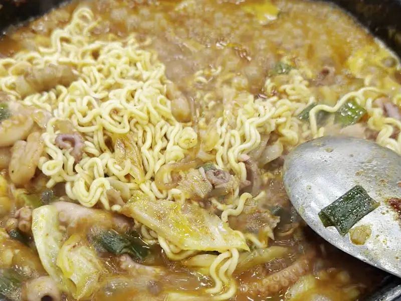 사리를 추가하여 더욱 푸짐하게