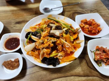 김천 구성면 숨은 보석, 우리밀칼국수에서 만나는 뜻밖의 탕수육 맛집 발견