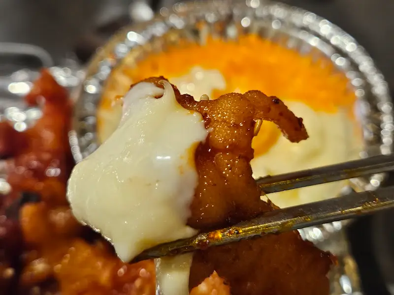 마요네즈 소스에 찍은 닭발