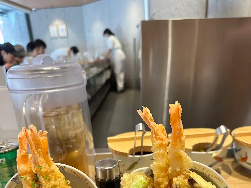 갓 튀겨져 나온 텐동