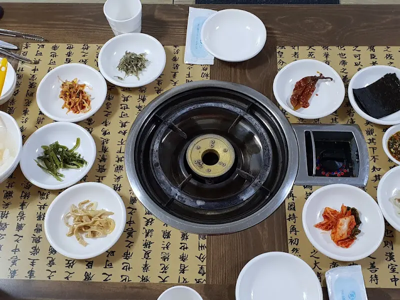 정갈하게 차려진 밑반찬