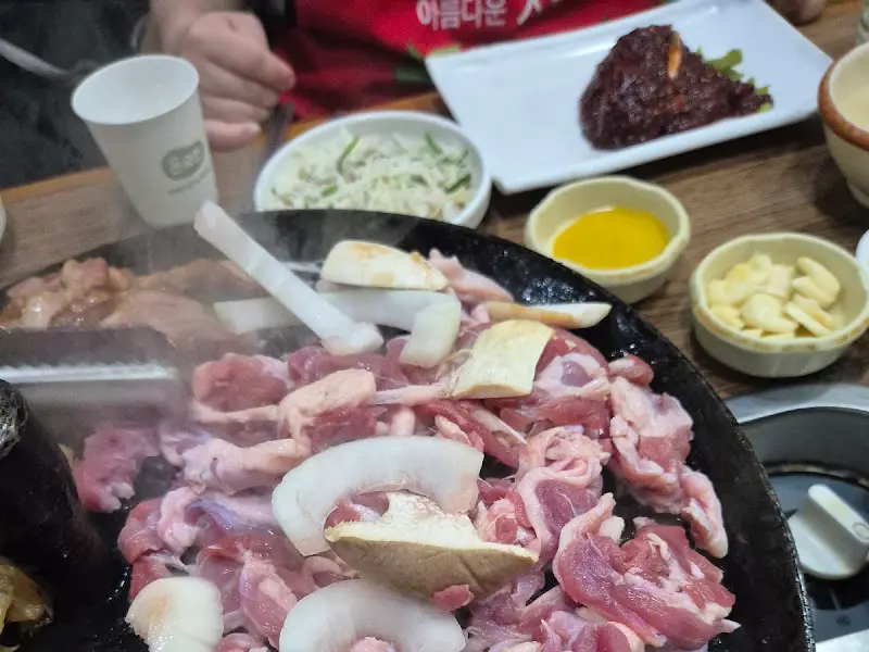 오리 주물럭과 버섯의 조화