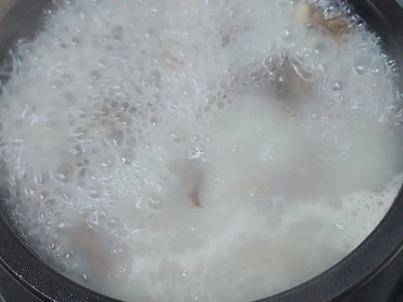 펄펄 끓는 설렁탕