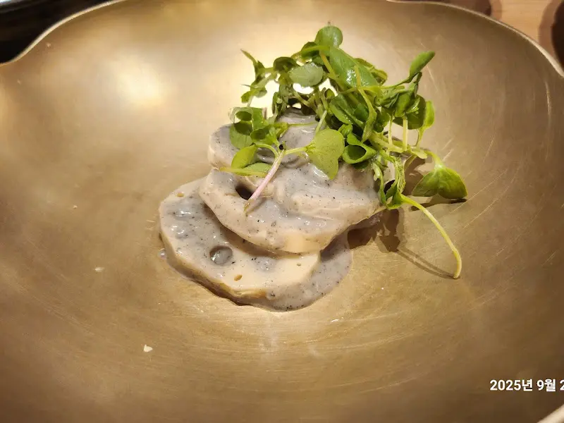 정갈한 연근 샐러드