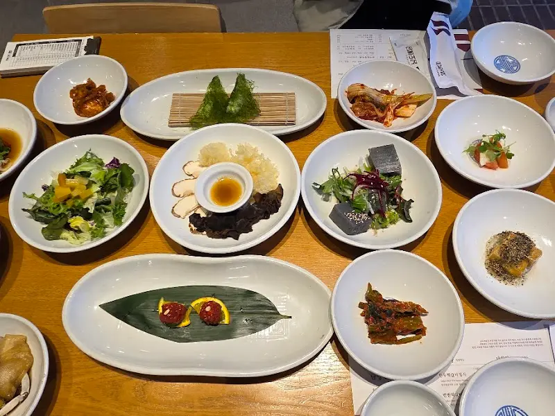 남도예담의 푸짐한 한 상 차림