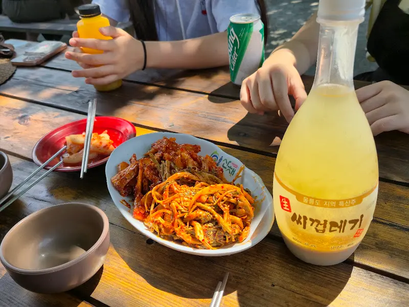 더덕무침과 씨껍데기술