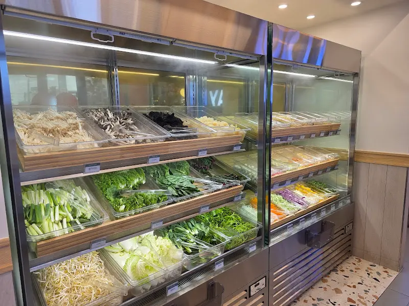 신선한 야채가 가득한 샐러드바