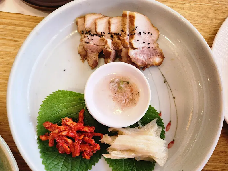 윤기가 흐르는 보쌈의 모습