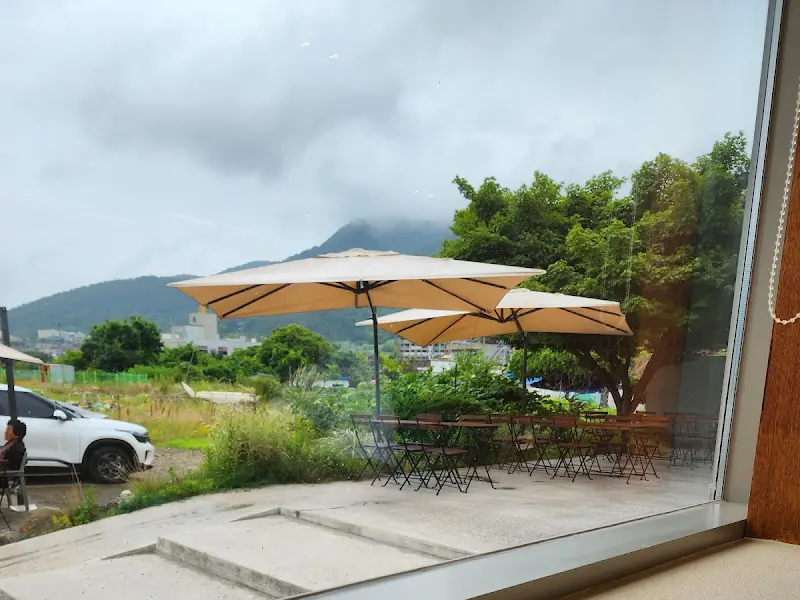 고옥정 야외 테이블