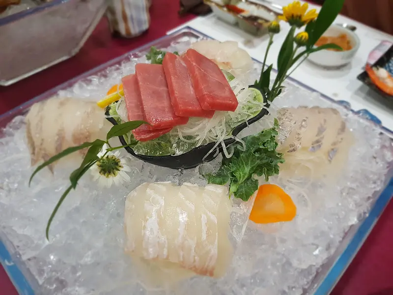 아름다운 플레이팅의 모듬회