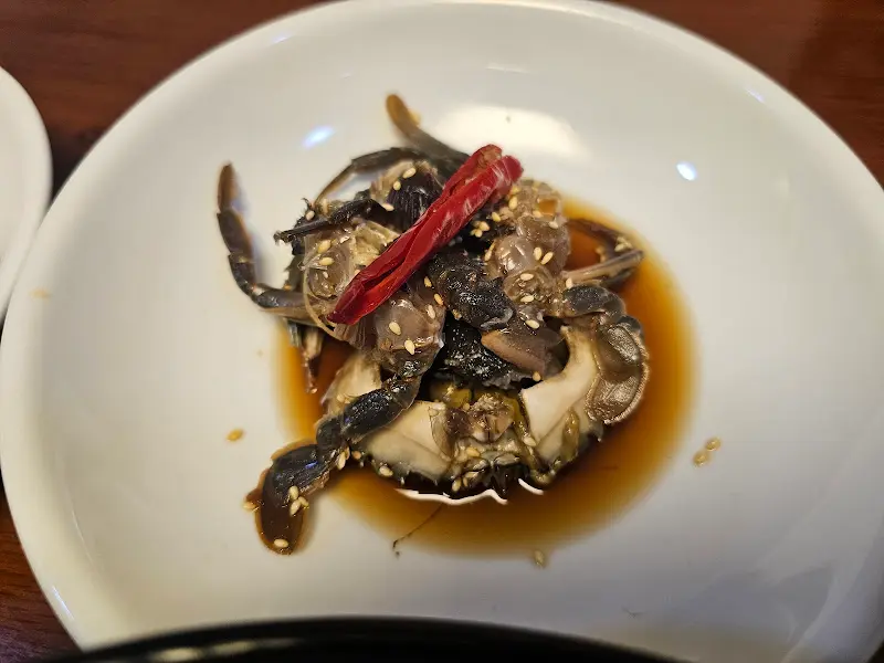 정갈하게 담긴 반찬