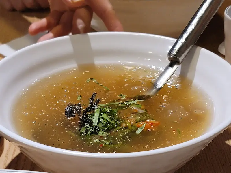 살얼음이 동동 떠 있는 묵사발 사진