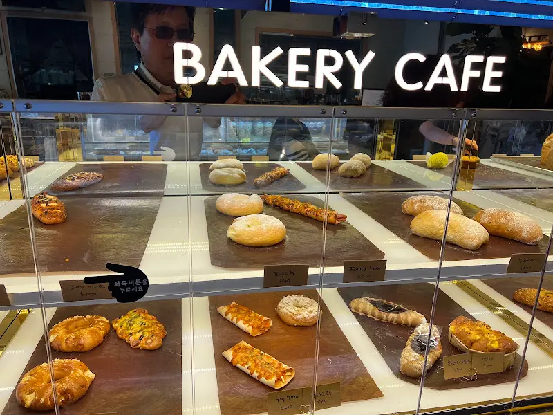 베이커리 카페 진열대