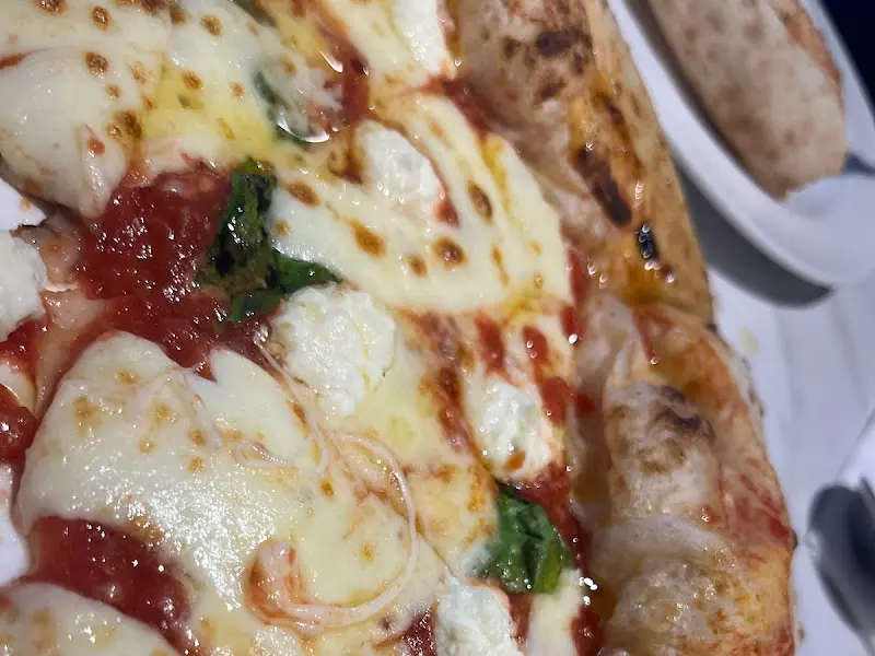 마르게리따 피자의 신선함