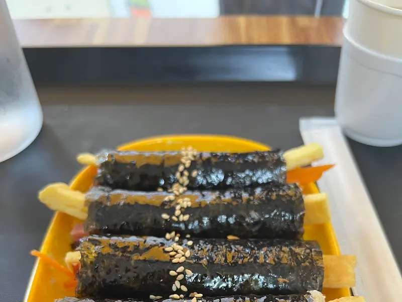 꼬마뚱김밥 테이블