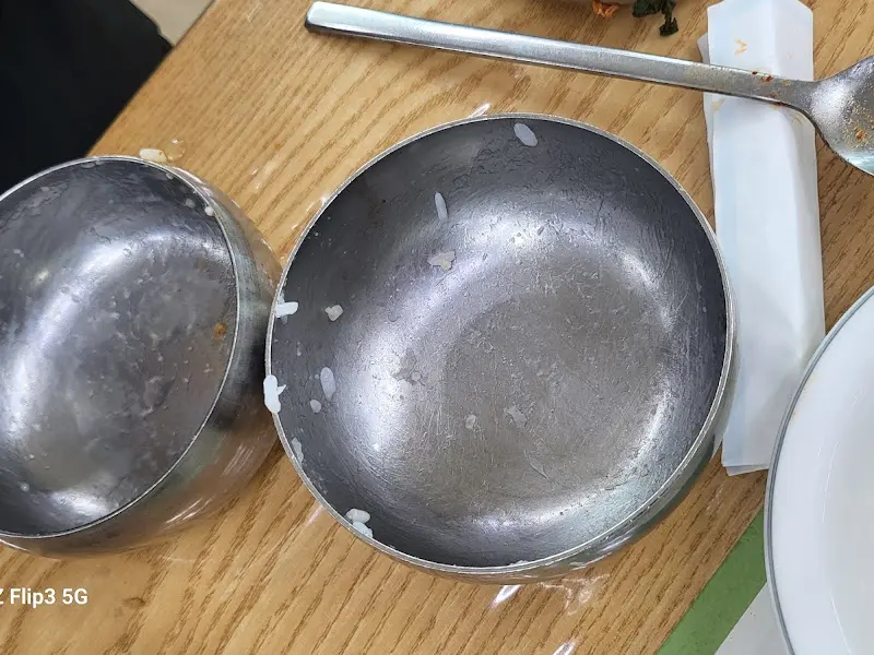 식사를 마친 후 빈 그릇들