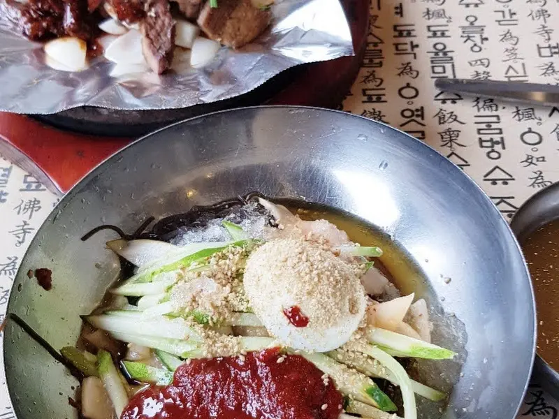 냉면과 석갈비의 환상적인 조합