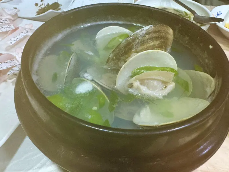 시원하고 깔끔한 백합탕