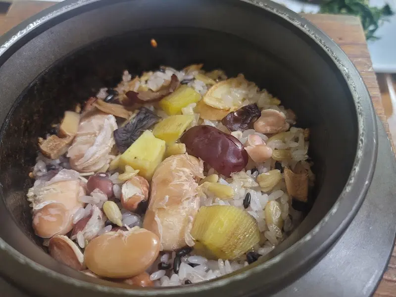 영양 가득 돌솥밥