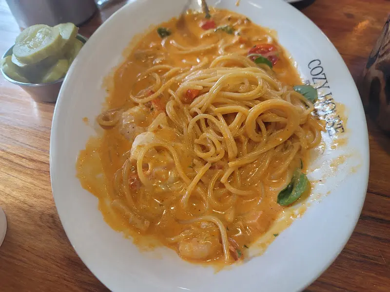 진한 토마토 소스가 인상적인 미트볼 스파게티