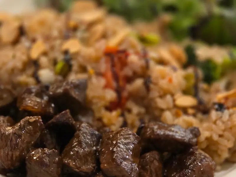 윤기가 좔좔 흐르는 LA갈비 볶음밥