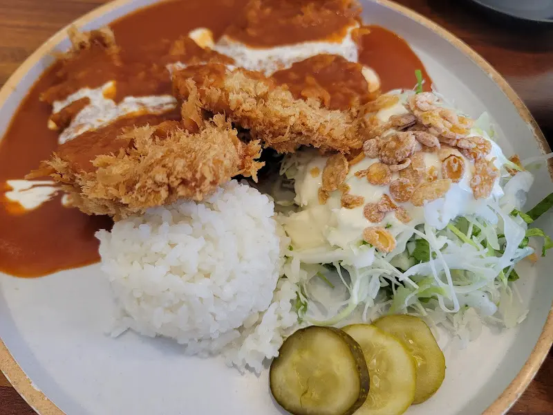 정갈하게 담겨 나온 돈까스