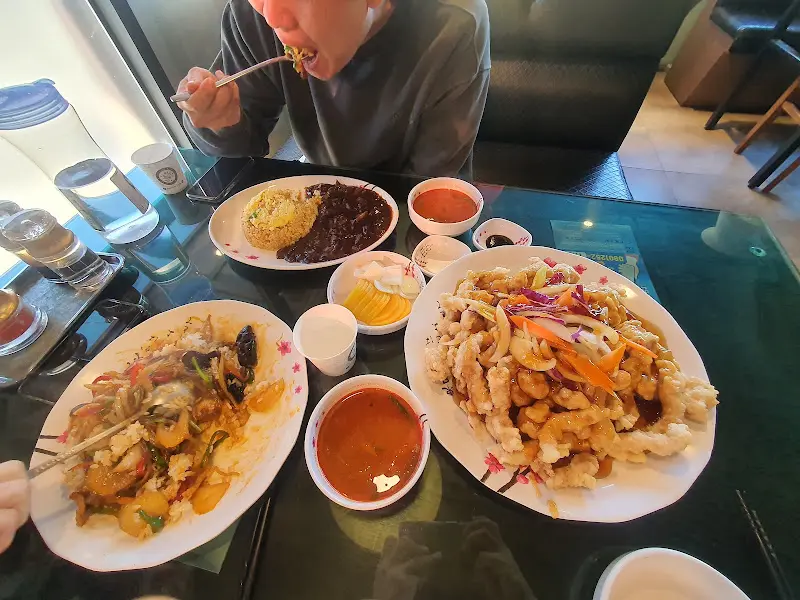 푸짐하게 차려진 한 상