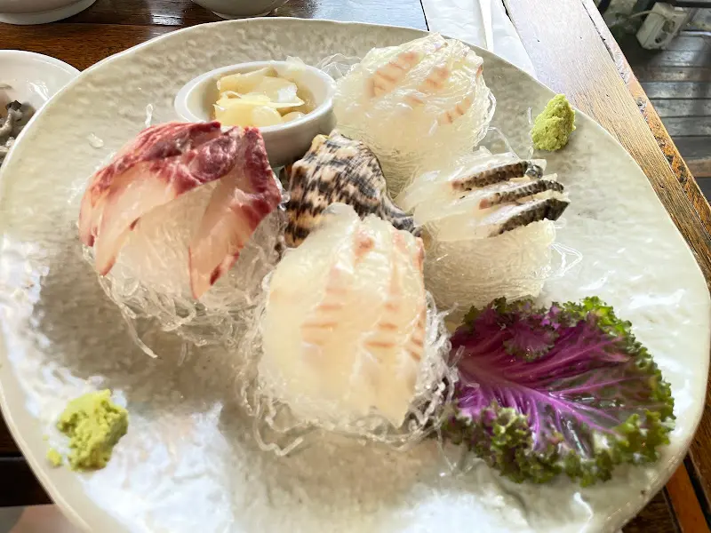 정갈하게 담겨져 나온 회