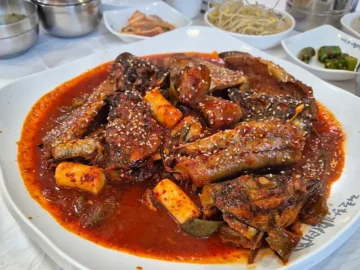 미각 신경을 자극하는 매콤한 향연, 제천 황기명태에서 즐기는 특별한 명태조림 맛집 탐험기