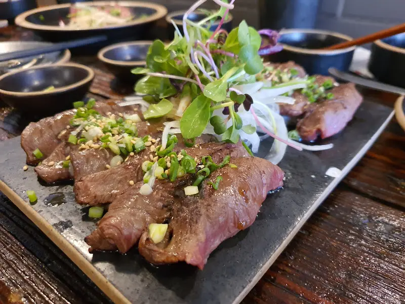 먹음직스러운 한우 타다끼 단면